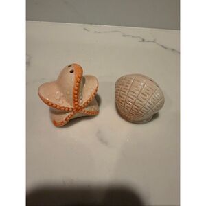 Vintage Starfish and Shell salt and pepper shakers.